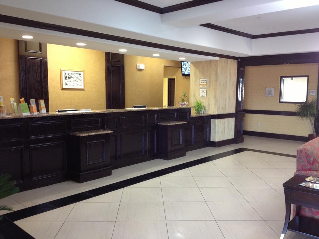 La Quinta Inn And Suites Joshua 外观 照片