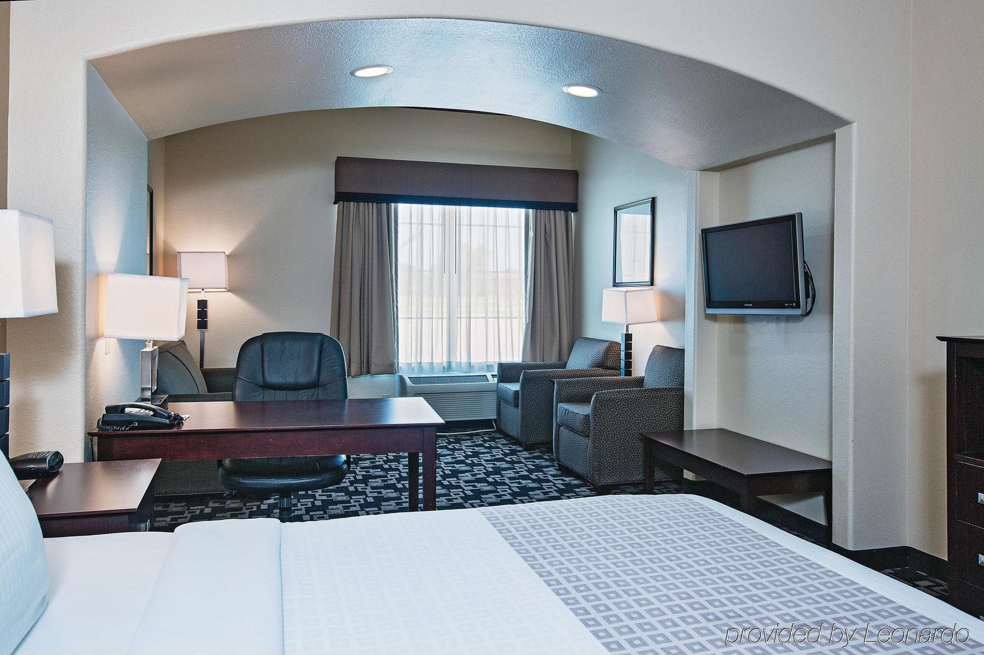 La Quinta Inn And Suites Joshua 外观 照片