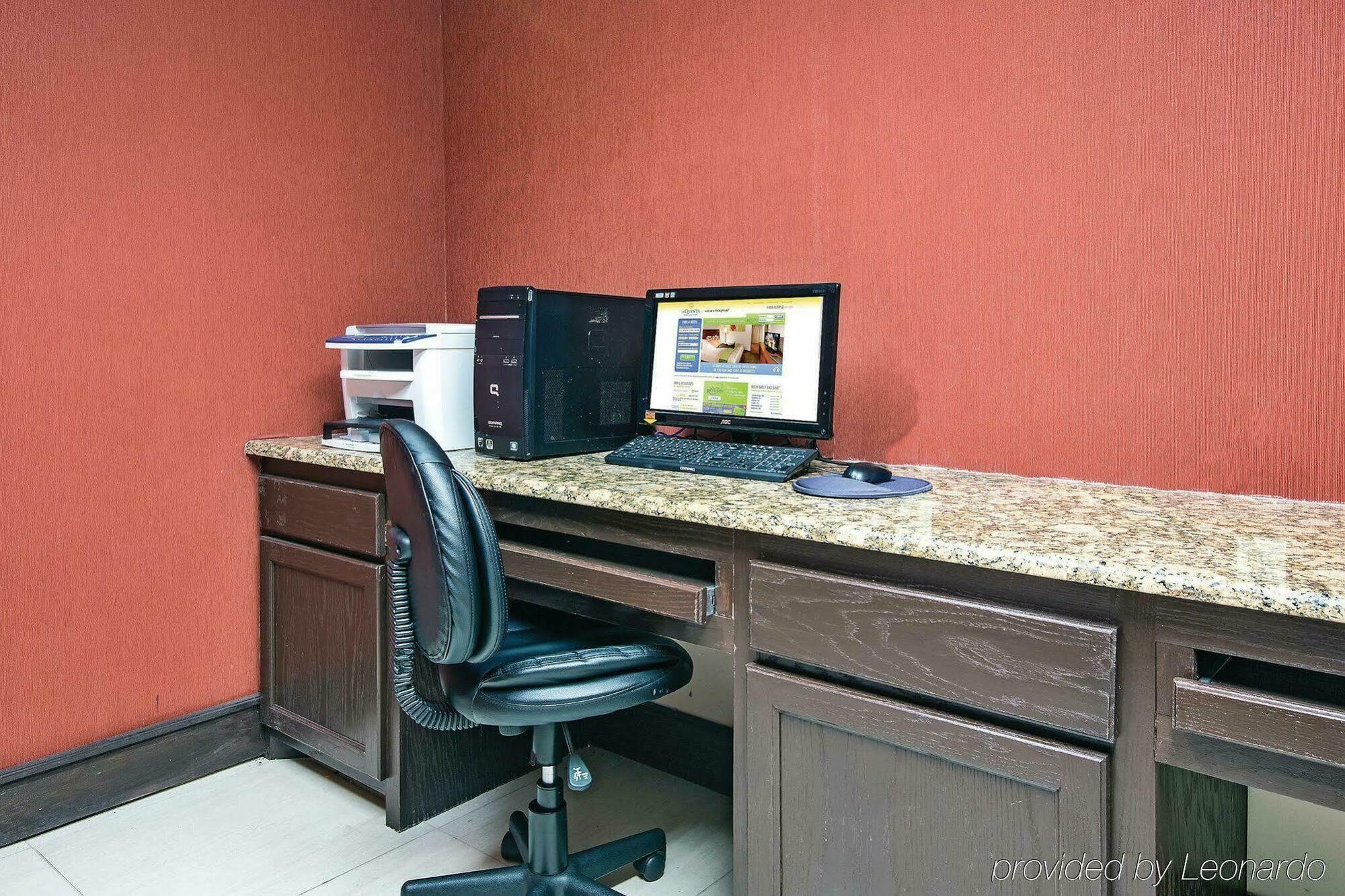 La Quinta Inn And Suites Joshua 外观 照片